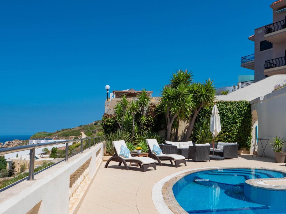 Villa Palma - Sunset Sea Views With Pool, Jacuzzi, Sauna And Games Room Mellieħa Kültér fotó