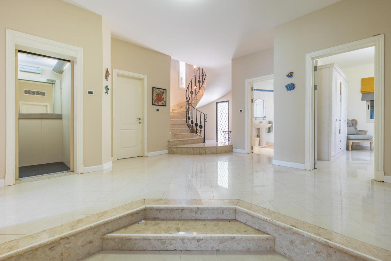 Villa Palma - Sunset Sea Views With Pool, Jacuzzi, Sauna And Games Room Mellieħa Kültér fotó