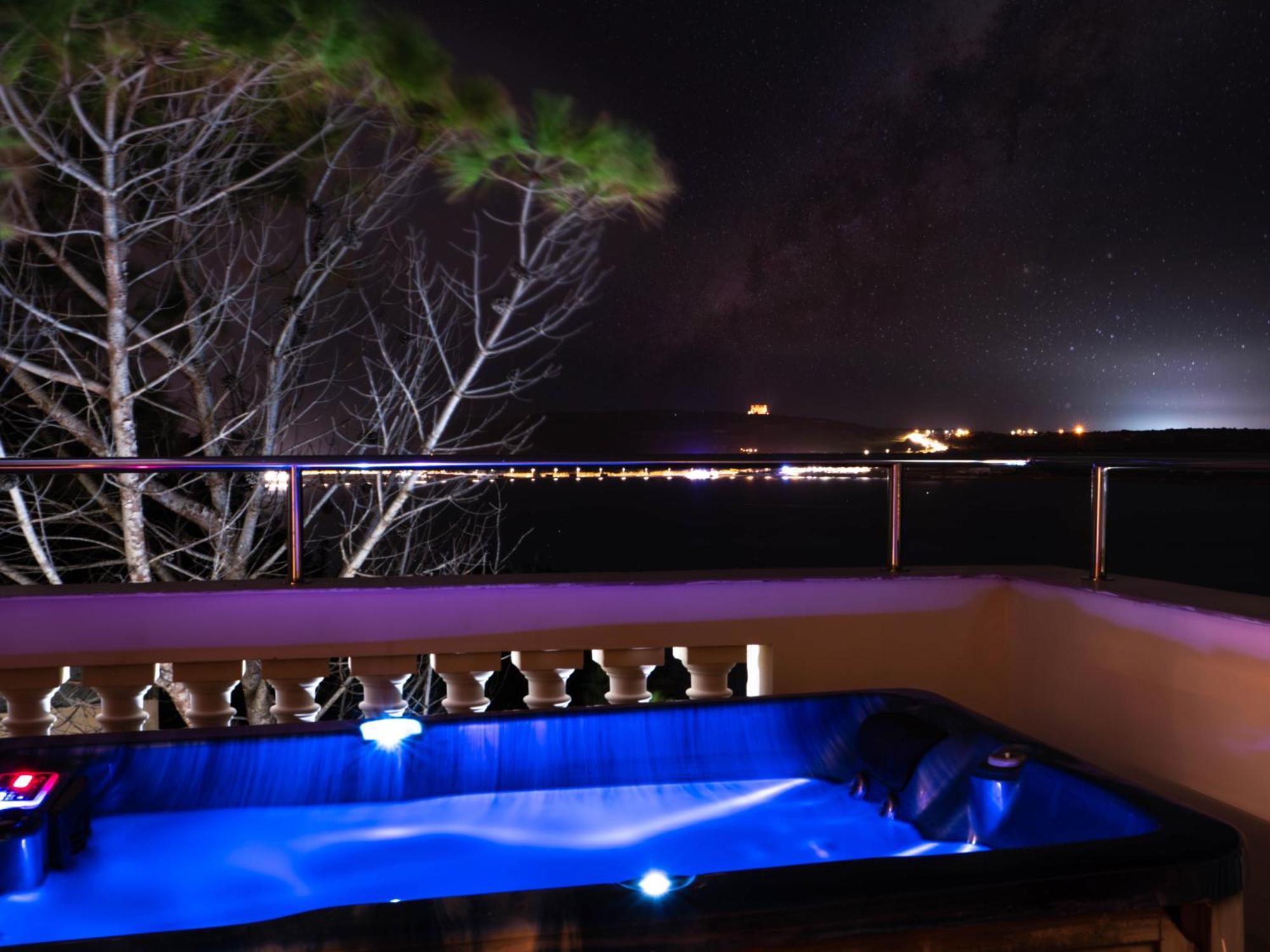 Villa Palma - Sunset Sea Views With Pool, Jacuzzi, Sauna And Games Room Mellieħa Kültér fotó