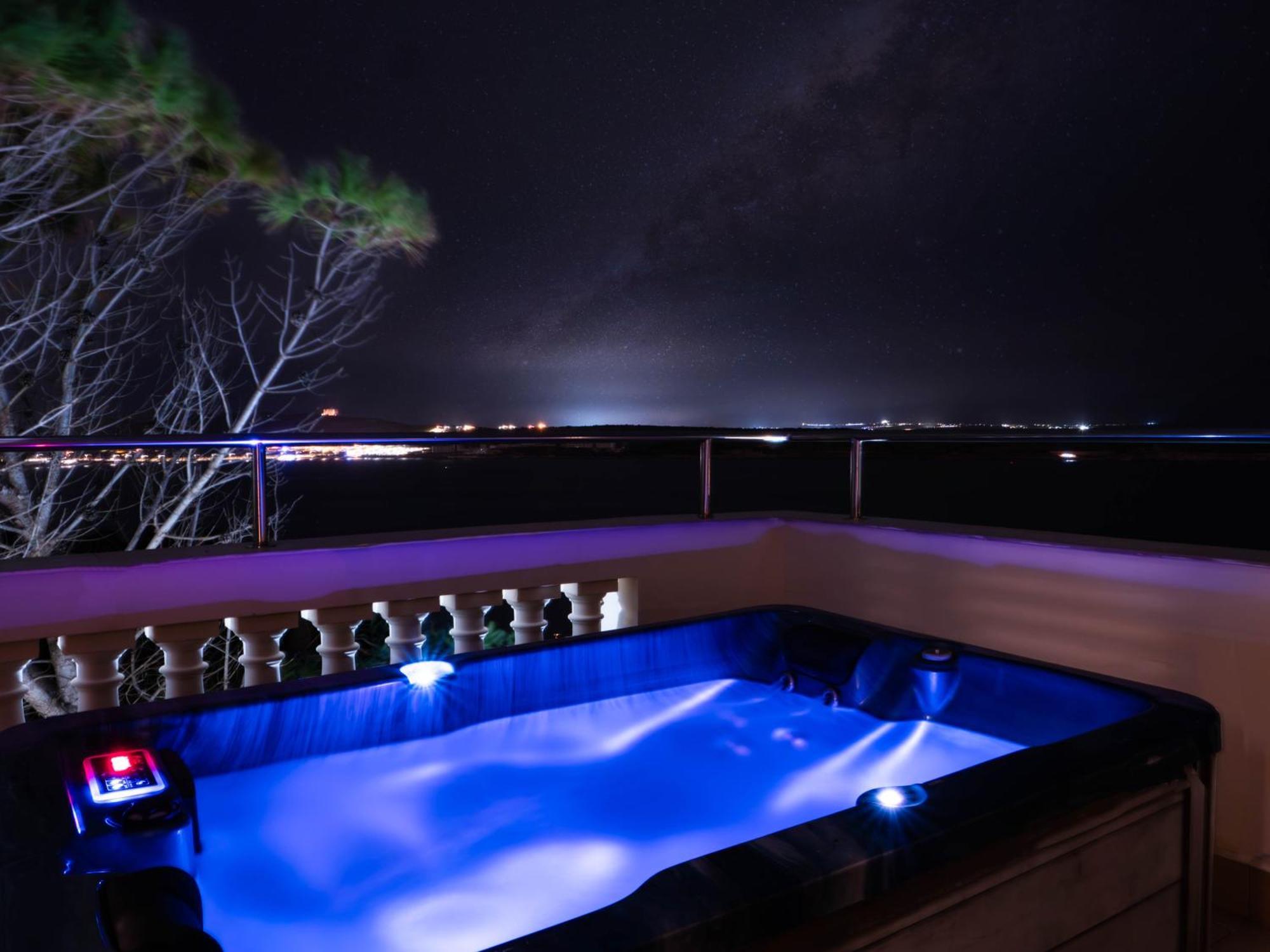 Villa Palma - Sunset Sea Views With Pool, Jacuzzi, Sauna And Games Room Mellieħa Kültér fotó